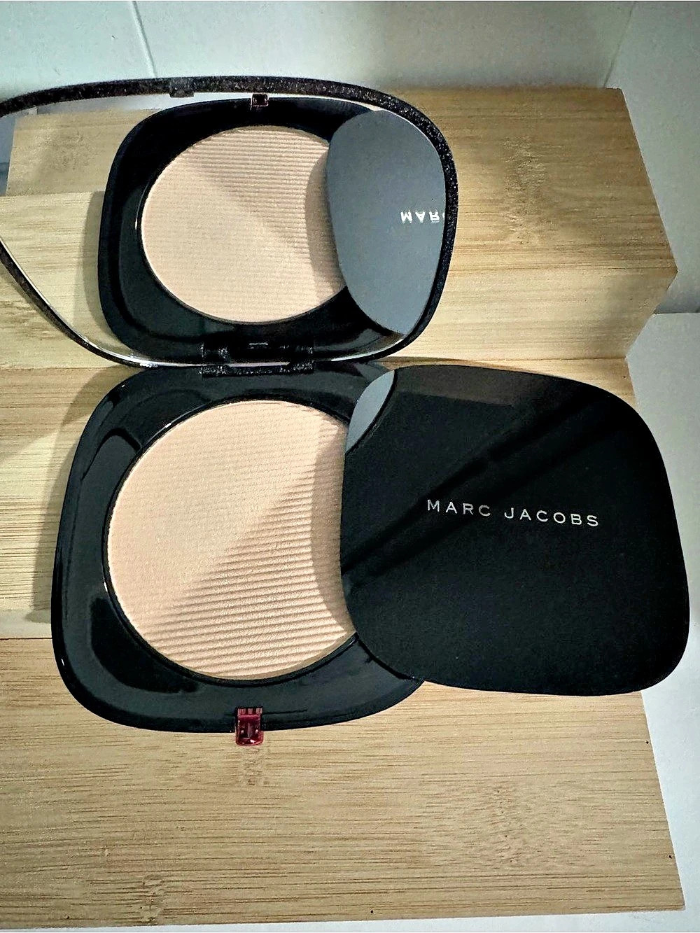Marc Jacobs Omega Glaze Highlighter in Pink NWT